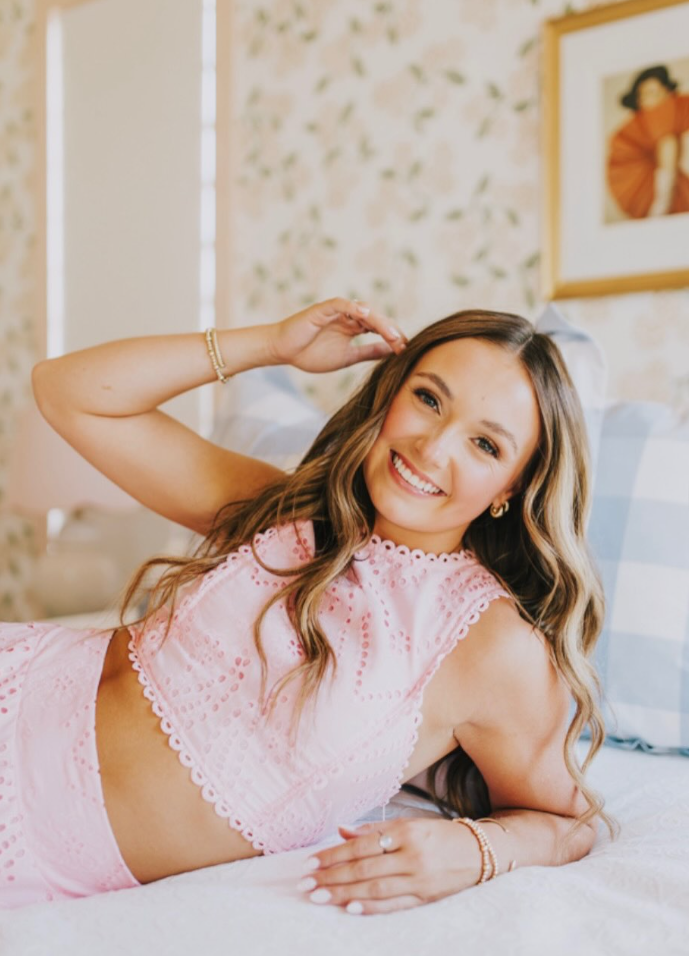 Maddie Suggs poses for a senior photoshoot (Photo credit: Courtesy of Maddie Suggs).